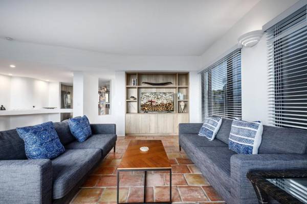 Tuscan inspired townhouse minutes from the beach