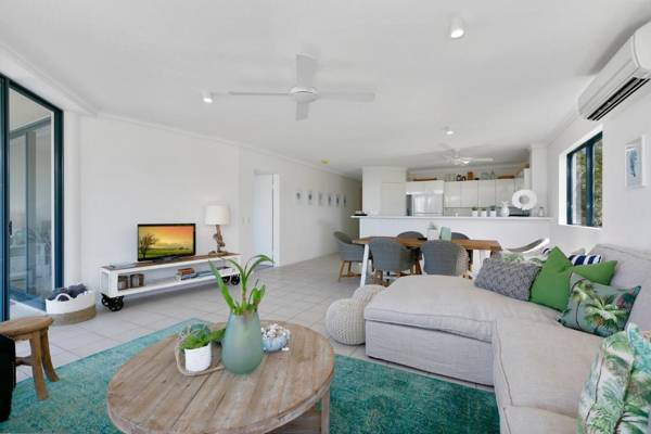 Sunny and spacious Sunshine Beach