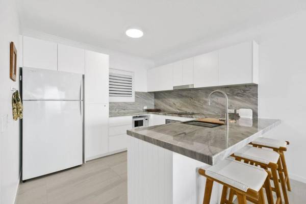 Panoramic ocean views of Sunshine Beach Unit 5 Vista Pacific 12 Bryan Street