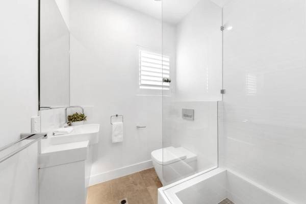 Hilltop Villas 5 - 20 Henderson