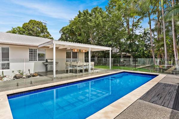 Poolside Noosa Oasis - Pet Friendly