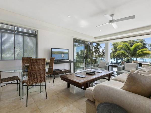 Stunning Riverfront Apartment in Noosaville - Unit 2 Wai Cocos 215 Gympie Terrace