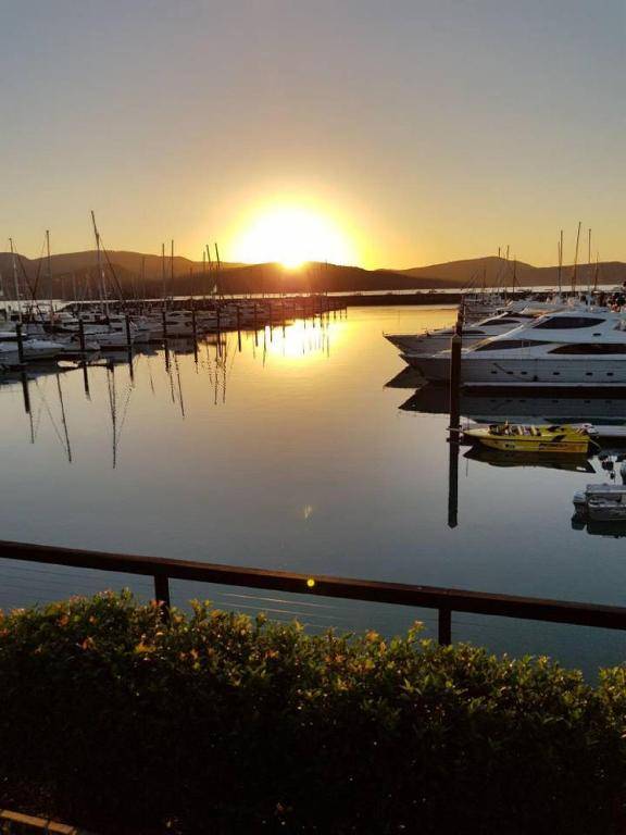 DAYDREAMING Airlie Beach Water views & only 200m to boardwalk.