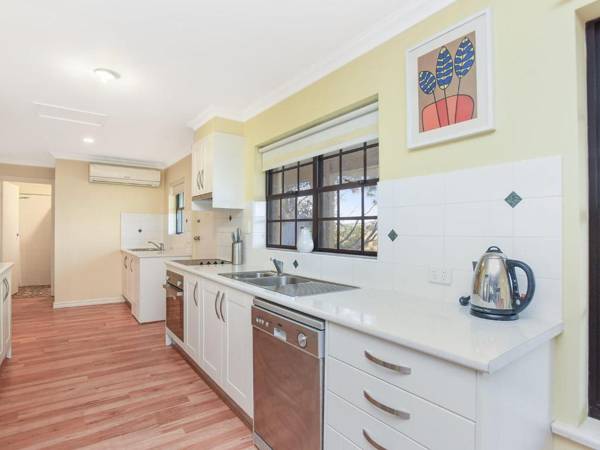 By the Beach - 30 Jetty Road