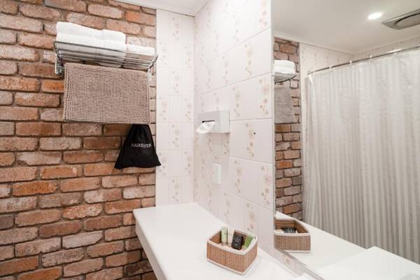 Farnham Court Motel and Restaurant