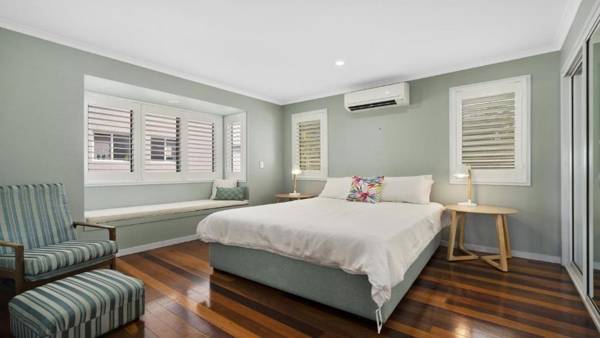 Woorim Beach House with Water Views