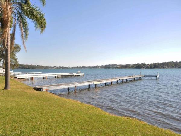 The Studio on the Lake @ Fishing Point Lake Macquarie - honestly put the line in and catch fish