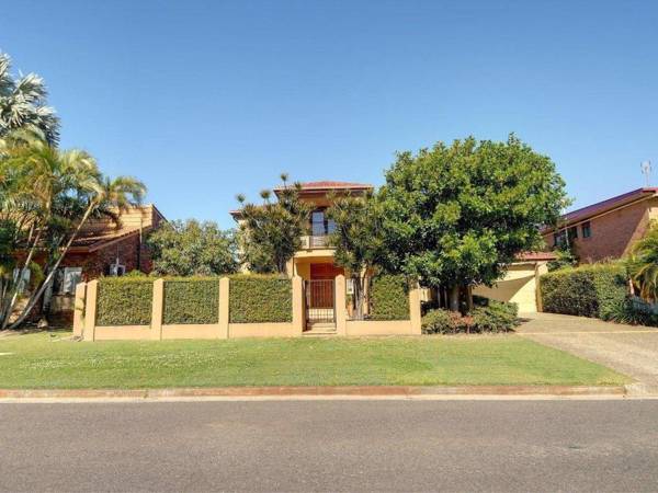 Tarcoola 41 - Five Bedroom Canal Home with Pool