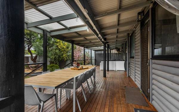 Silvers Anchor - 2 Bennett Street