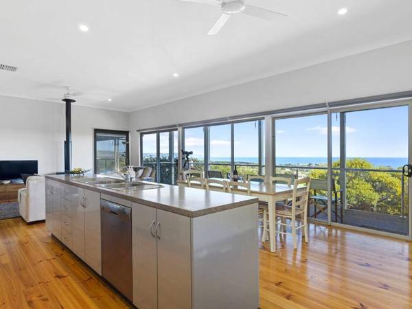 'YELLOW Door' on Stacey - 17 Stacey Drive