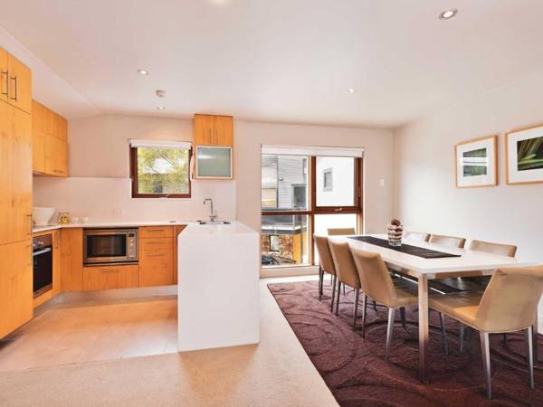 Snow Stream 2 Bedroom and loft with gas fire garage parking and balcony