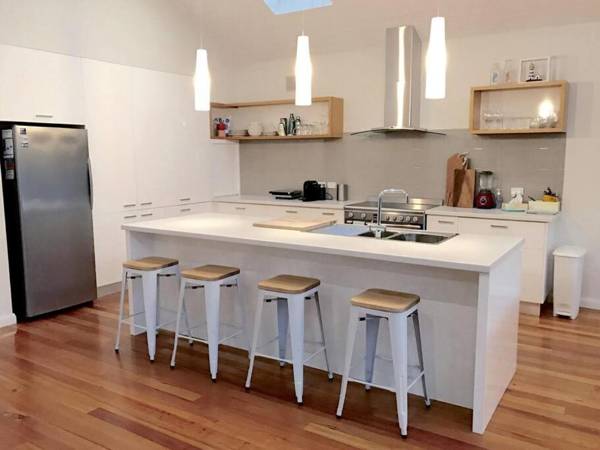 The Sands - Fifth Avenue Sandy Point