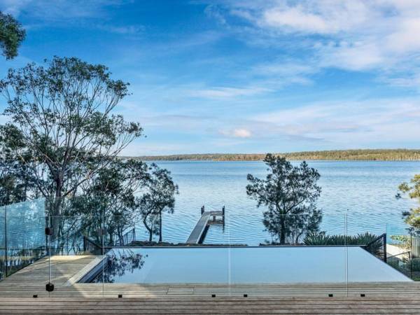 ESTUARY HOUSE Basin View 4pm check out Sundays