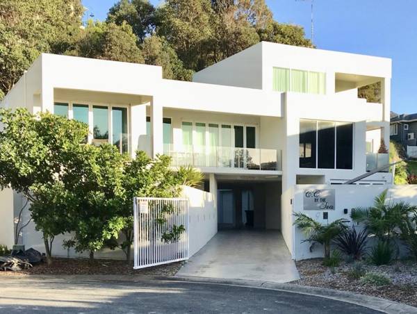 Beachfront by the CC - Family friendly plunge pool steps to the beach