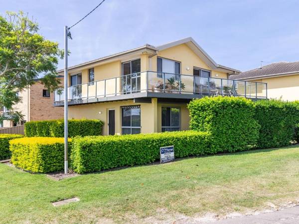 Sunset Place' 1/29 Sunset Boulevard- gorgeous townhouse so close to the water