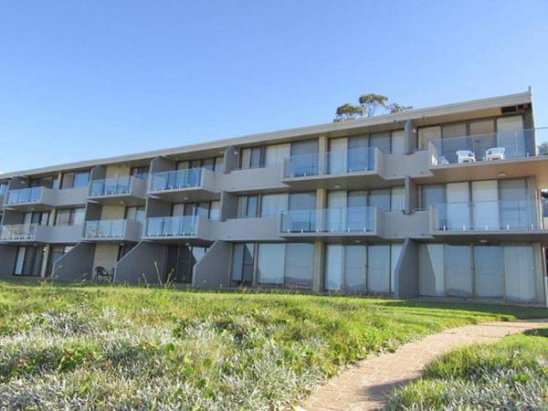 15 'Harbourside' 3-7 Soldiers Point Road - right on the waterfront