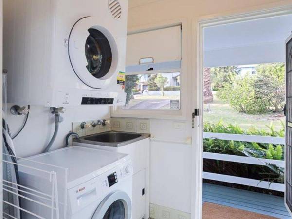 Castaways' 36 Cromarty Road - Beachfront house