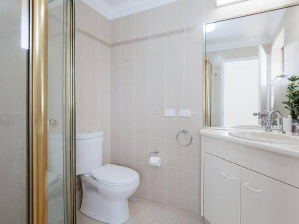 3 'Pelican Sands' 83 Soldiers Point Rd - stunning waterfront unit with magical water views & air conditioning