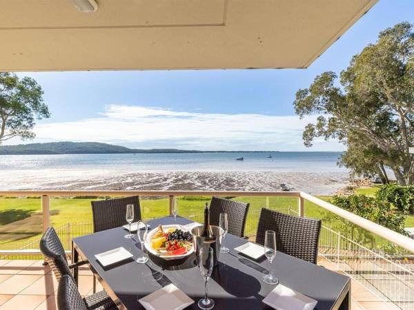 Pelican Sands 2 fantastic waterfront unit with pool and air conditioning