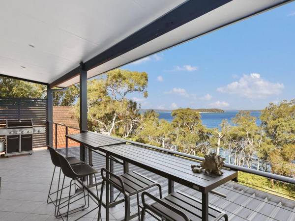 Wangi Beach Rd with views