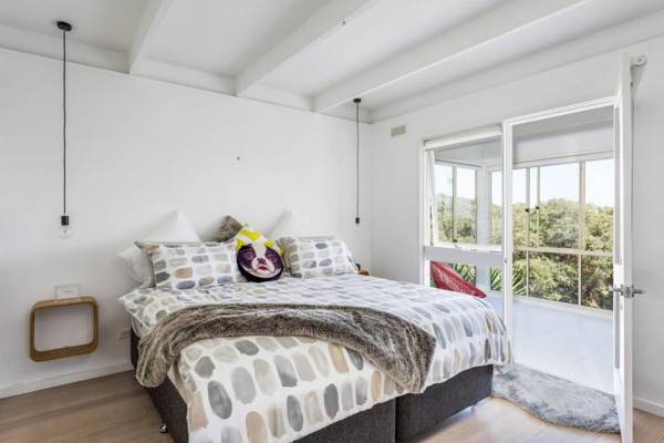 At Agnes Ave: coastal views