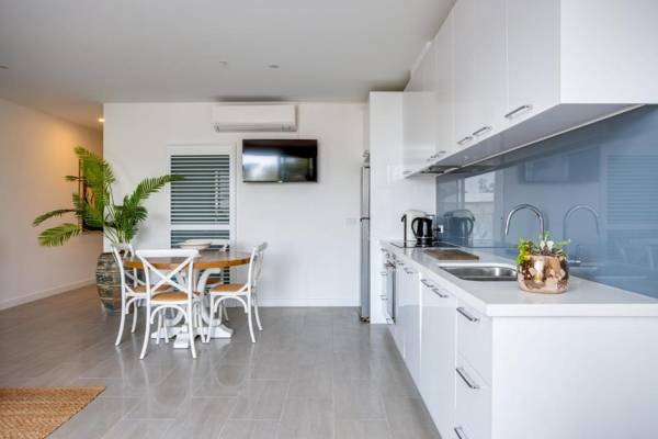 Blue Waters on the Beach: absolute beachfront views