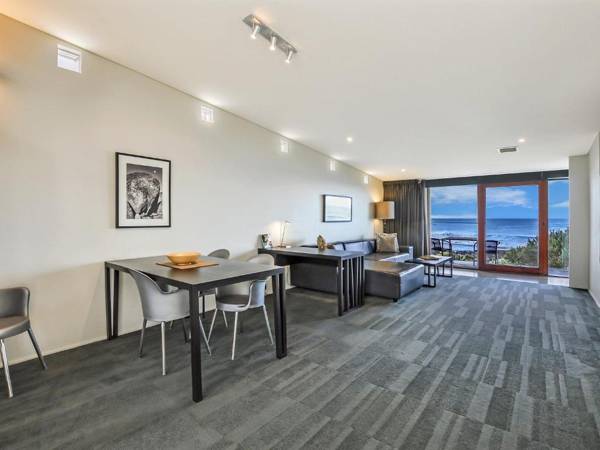 HEARN'S BEACHSIDE VILLA 2