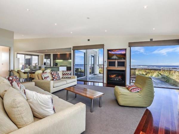 HEARN'S BEACHSIDE VILLA 9