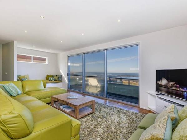 Moyan - Standing tall at the edge of the Indian Ocean