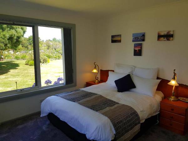 Regatta Point Tavern & Holiday Villas