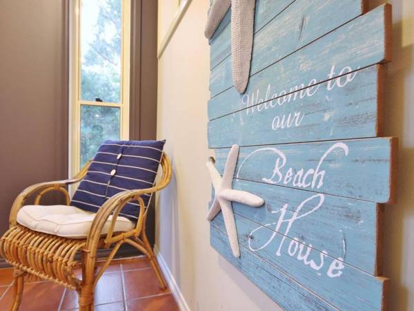 Black Wattle at Hyams Beach 4pm Check Out Sundays