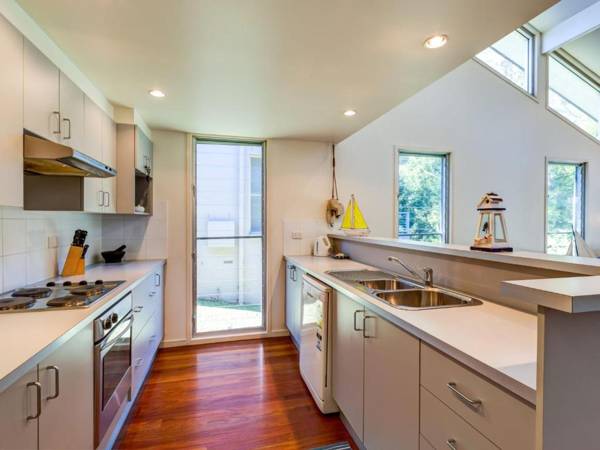 Boathouse 2 4pm Check Out Sundays