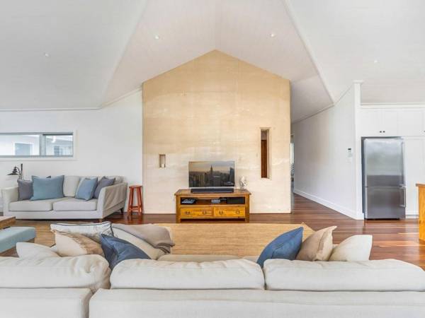 Coast at Hyams 4pm Check Out Sundays