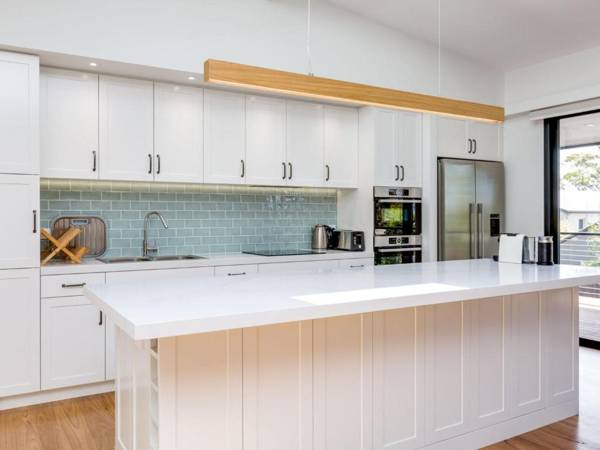 Kickenbach at Hyams Beach 4pm Check Out Sundays