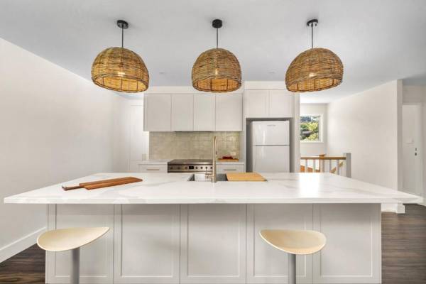 Kookaburra House at Vincentia 4pm Check Out Sundays