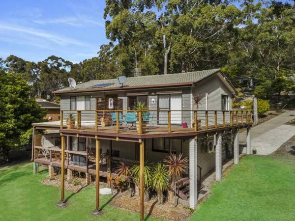 Seascape at Blenheim Beach 4pm Check Out Sundays