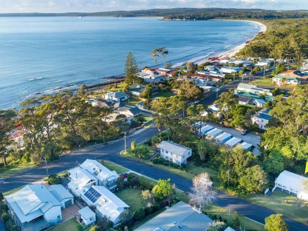 MOBYS AT HYAMS Hyams Beach 4pm check out Sundays