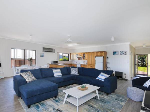 Bayview - Absolute Waterfront with Jetty - 5 Mins to Hyams Beach