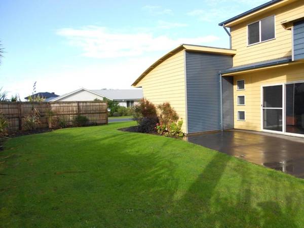 FLYING COLOURS - FREE WIFI!