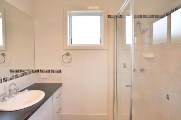 FLYING COLOURS - FREE WIFI!