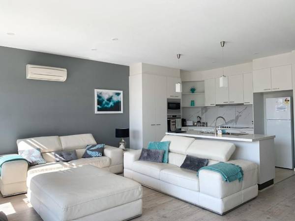 AT BROADBEACH RESORT INVERLOCH