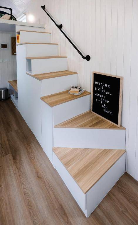 Quiet Lake House In Winery