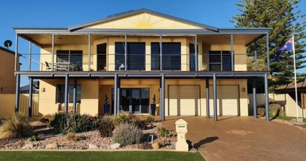 Beachside Escape on The Esplanade