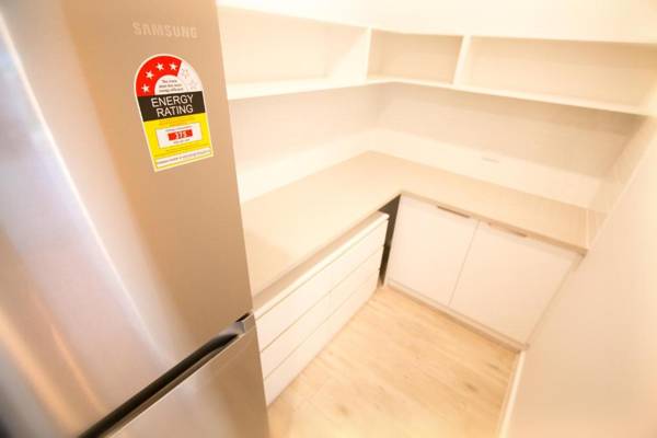 ‘Serenity’ and sweeping Murray River views