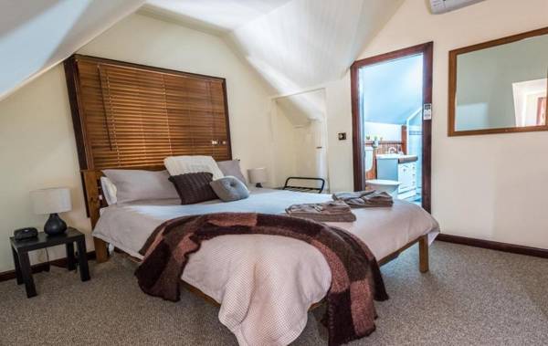 Gold Mine Guest House and Cafe