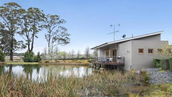 Casa Sul Lago in the H'Lands