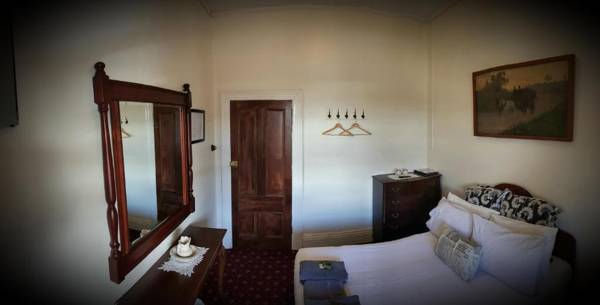 The Corner Hotel Alexandra