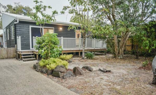 Currimundi Beach House - Minutes walk to Currimundi Lake & Beach