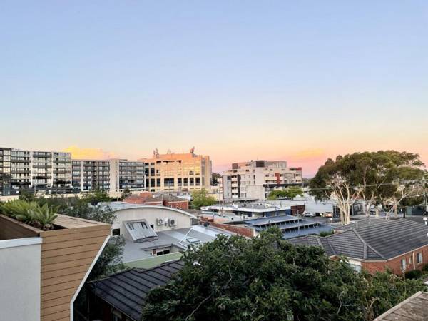 Readyset Apartment at Charman