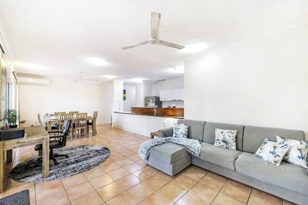 ZEN FORESHORE Cozy 2-BR 2-BA Holiday Home + Pool